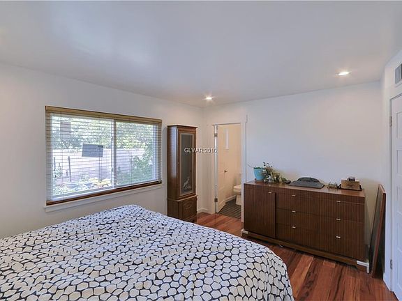 3rd image of 307 La Plata Pl