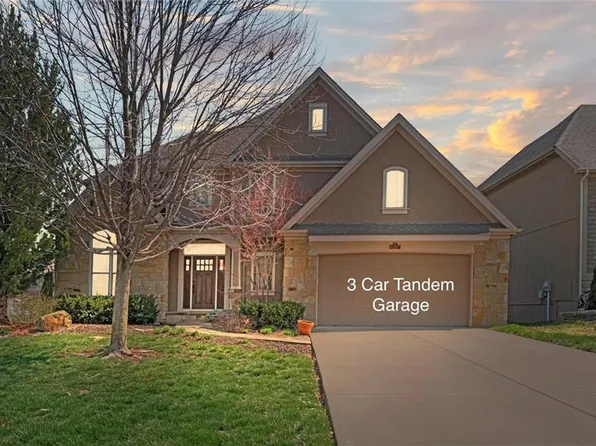 6207 Heathery Way, Parkville, MO 64152