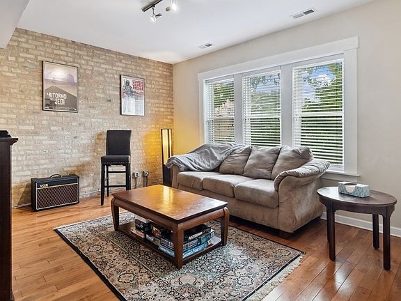 2nd image of 3022 W Belle Plaine Ave APT 1