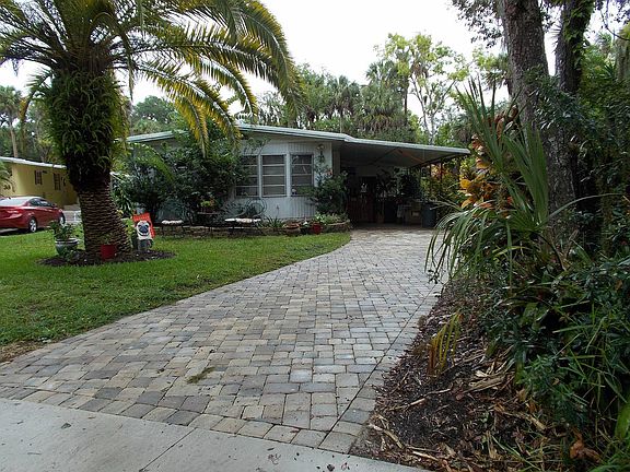2nd image of 37 Royal Palm Cir