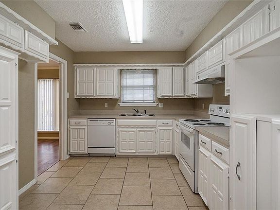 5th image of 3318 Hayman Dr