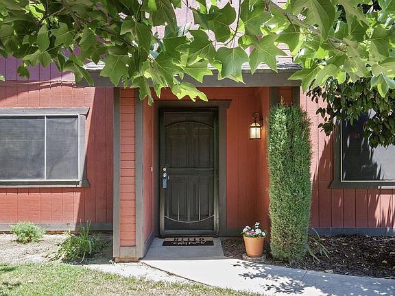 5th image of 930 E Oakridge Ave