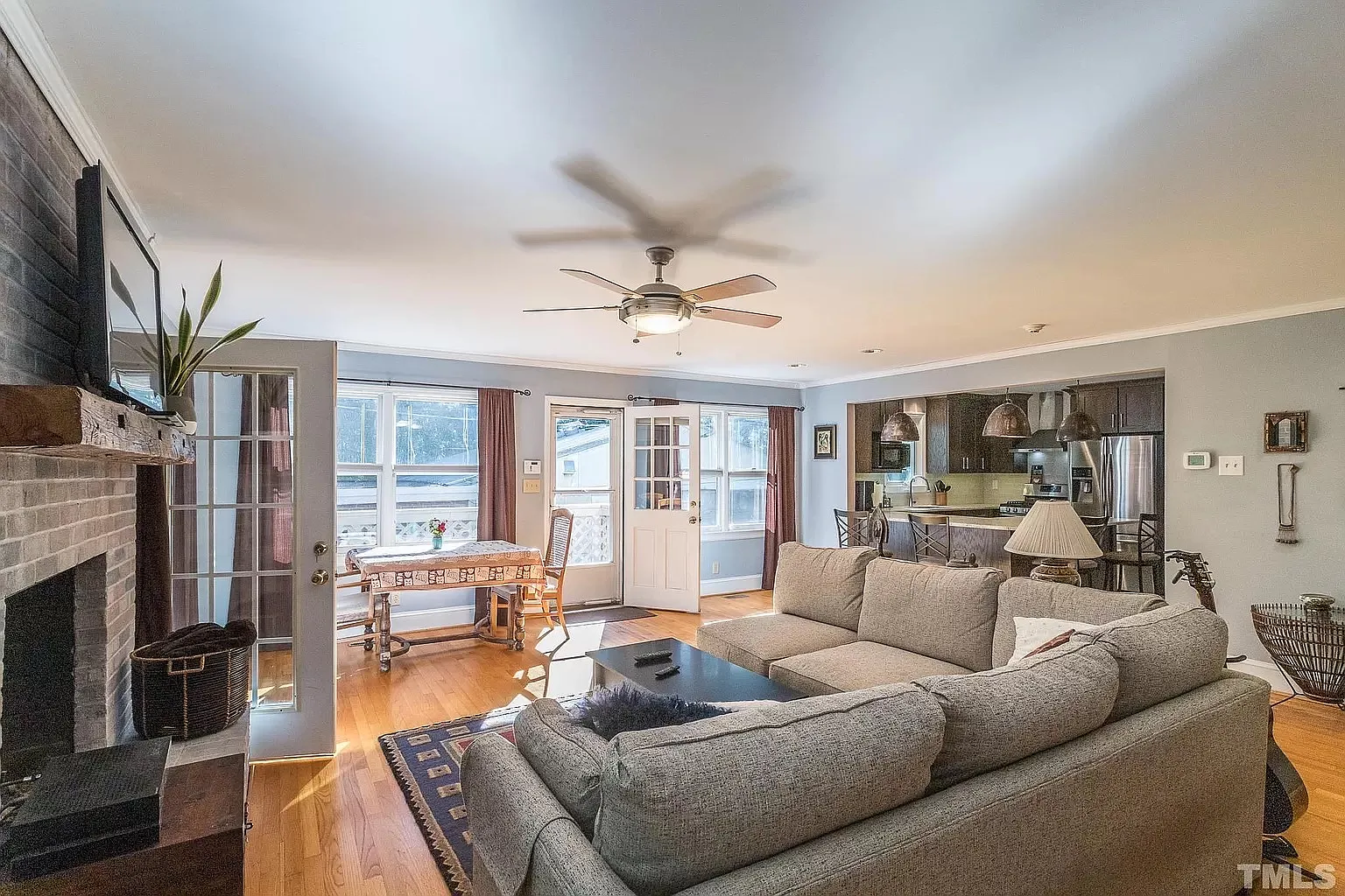 3 bed, 1.5 bath, 1650 sqft, $2,700 — Photo 2