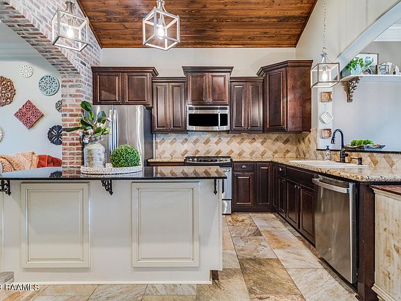 5th image of 406 Old Cypress Dr