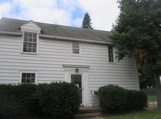 514 Kenilworth Ct, Clinton, IA 52732