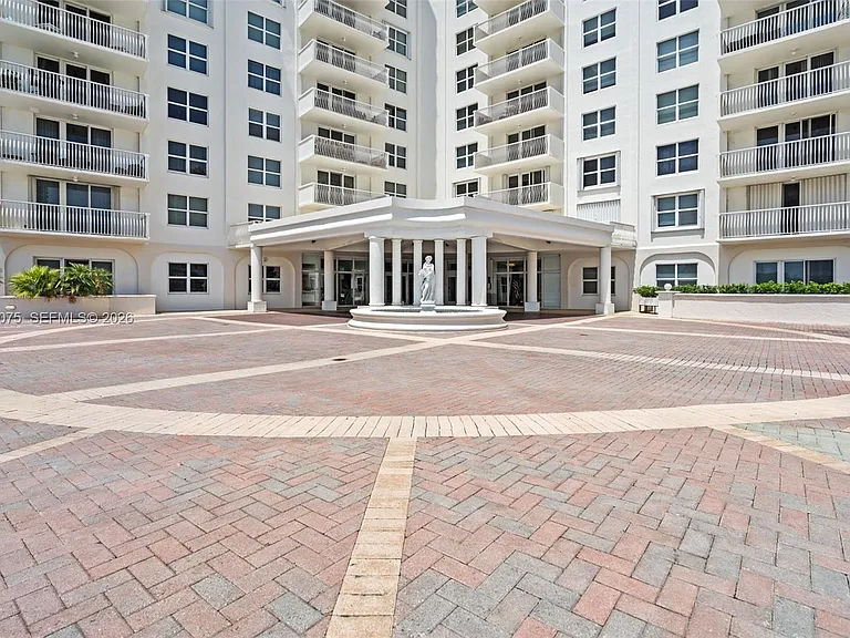 1 Las Olas Cir #809 — Photo 25