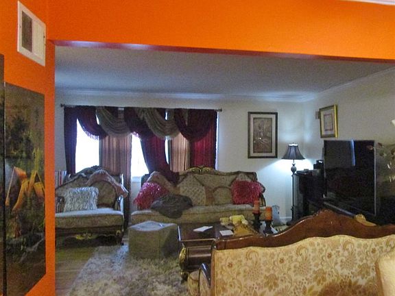 3rd image of 77 Gifford Ave