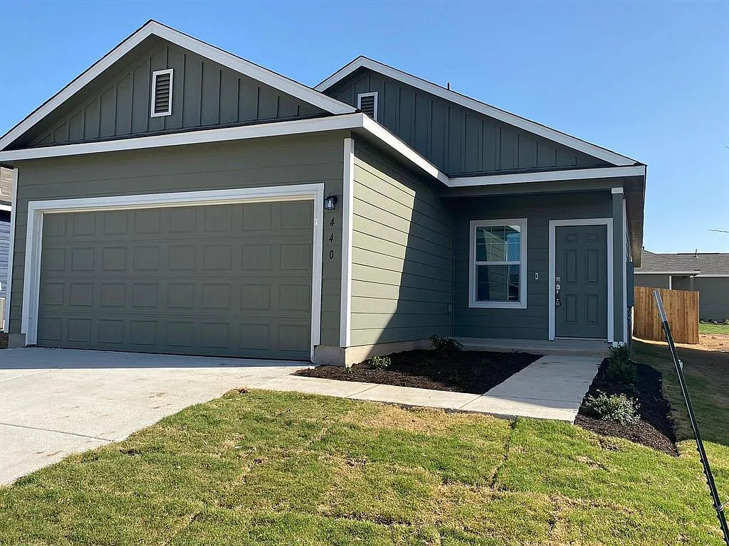 4 bed, 1627 sqft, $1,795 — Photo 1