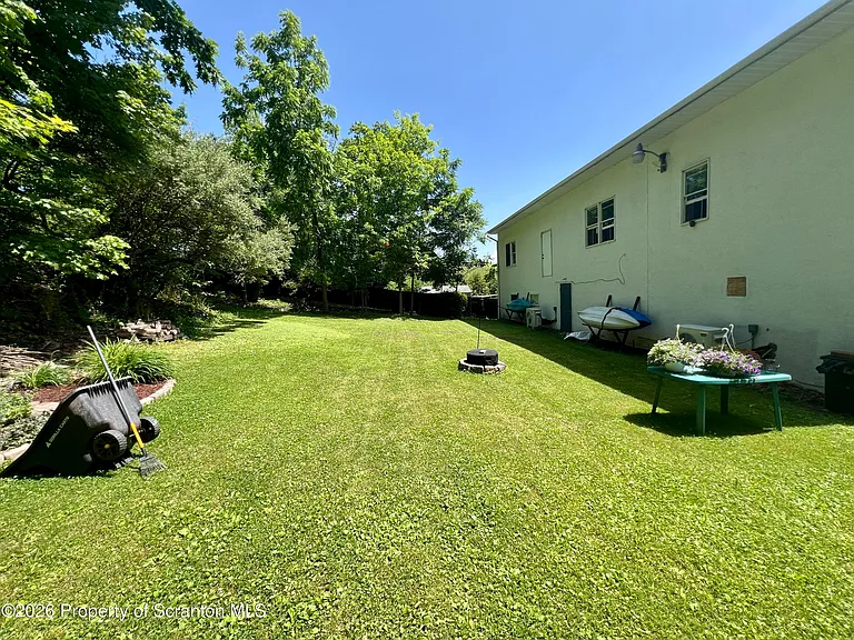 1733 Lakeside Dr — Photo 16