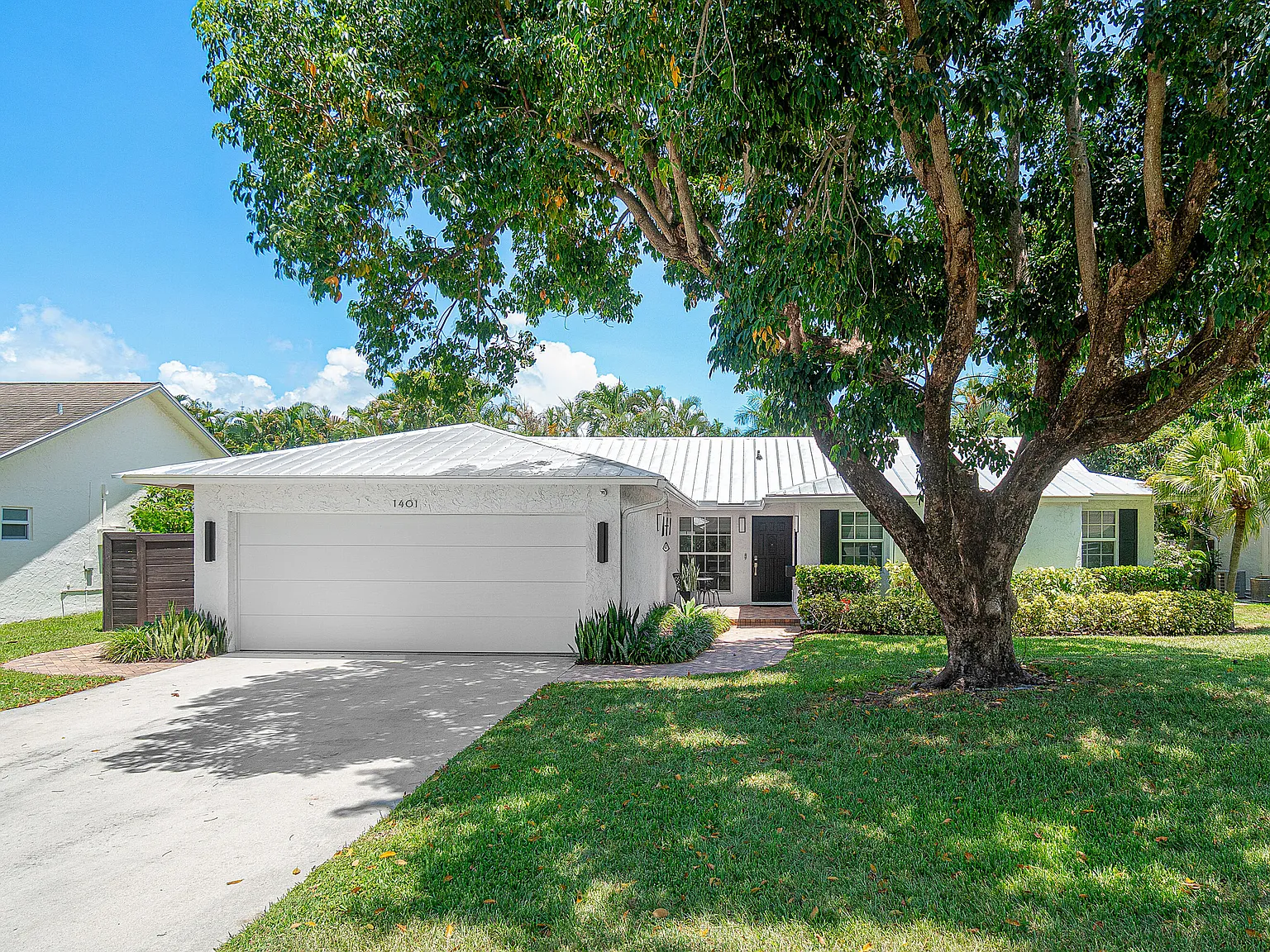 3 bed, 2.0 bath, 1414 sqft, $8,500 — Photo 2