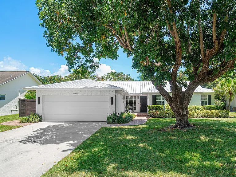 1401 Hummingbird Dr — Photo 2