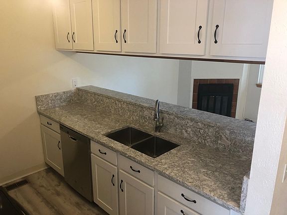 5th image of 374 S Taft Ct