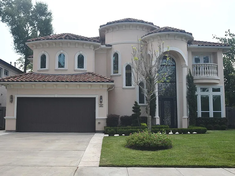 422 Mignon Ln — Photo 1