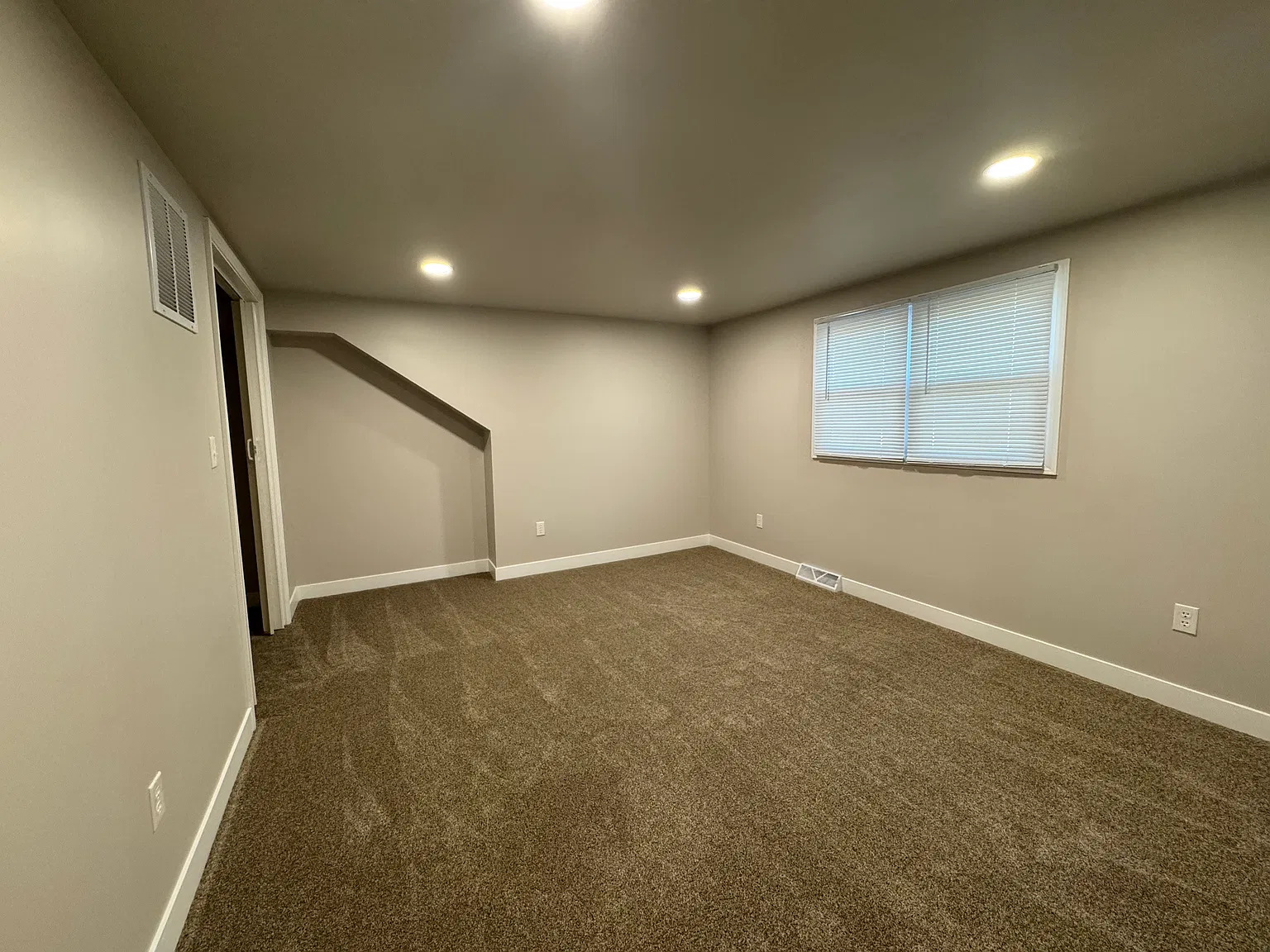 4 bed, 2112 sqft, $2,700 — Photo 4