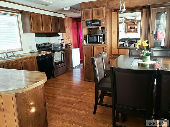 3rd image of 740 Lupine Cir