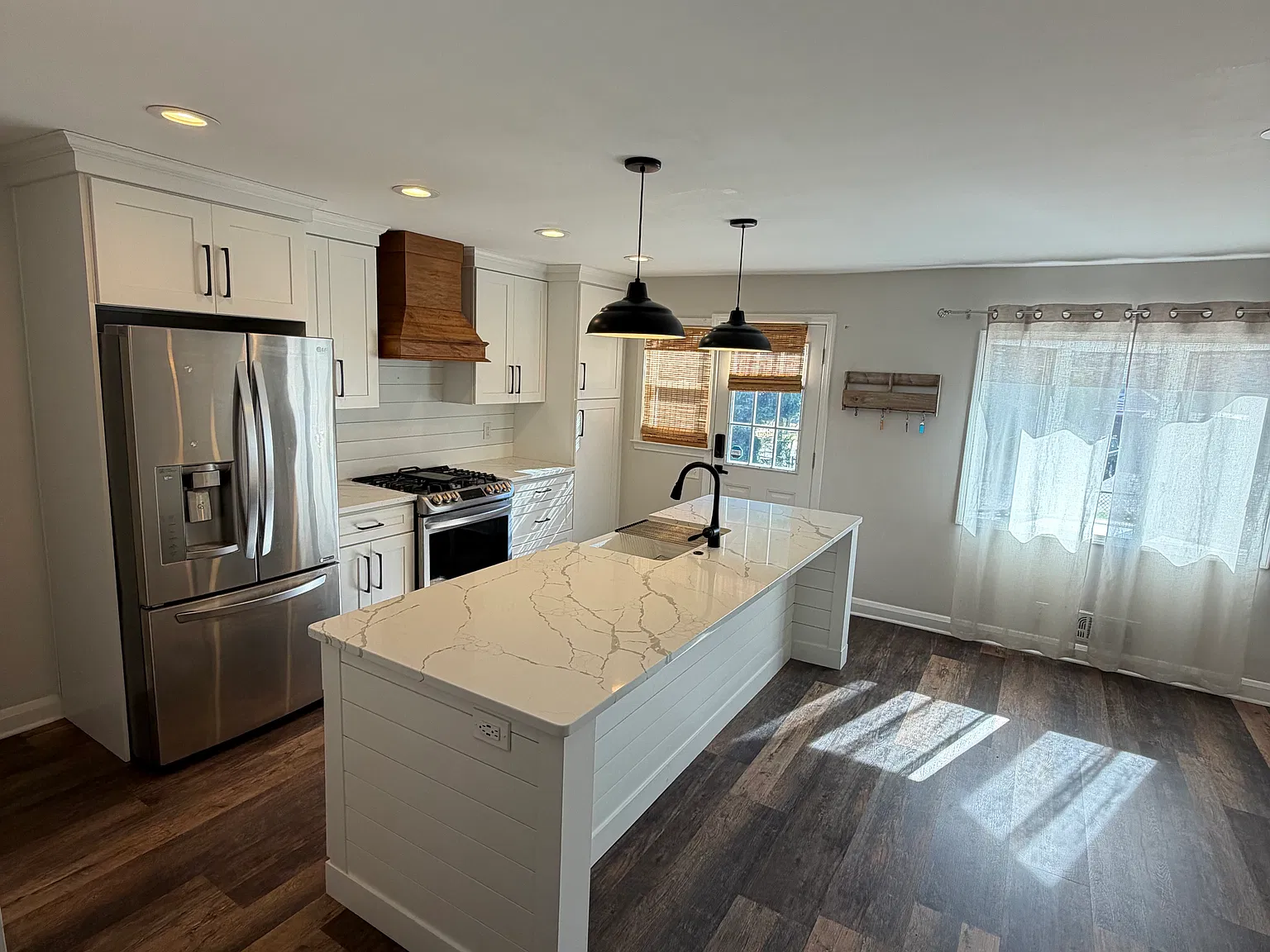3 bed, 1.5 bath, 1672 sqft, $2,590 — Photo 3