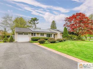 6 Nassau Rd, Kendall Park, NJ 08824