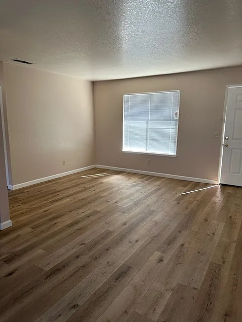2 bed, 947 sqft, $1,775 — Photo 2