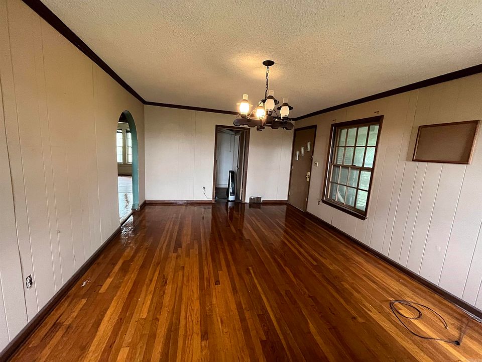 2nd image of 1207 N Ermen Ln