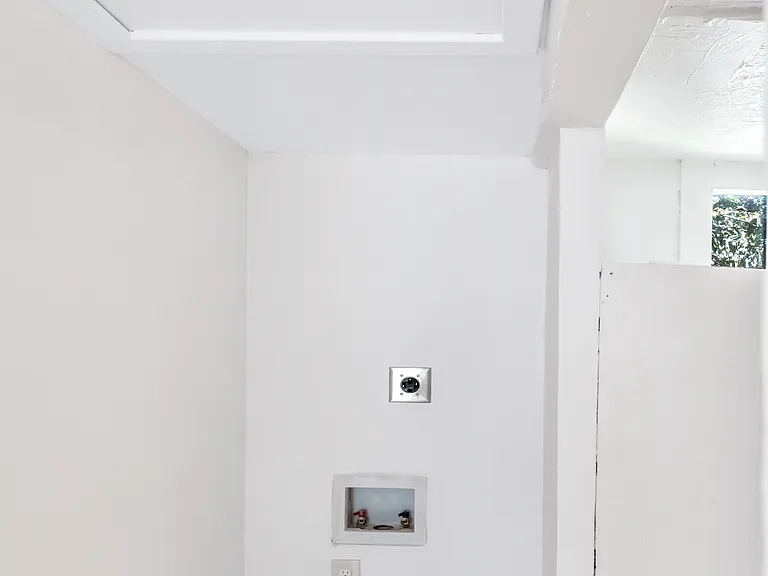 206 S Elm St — Photo 9