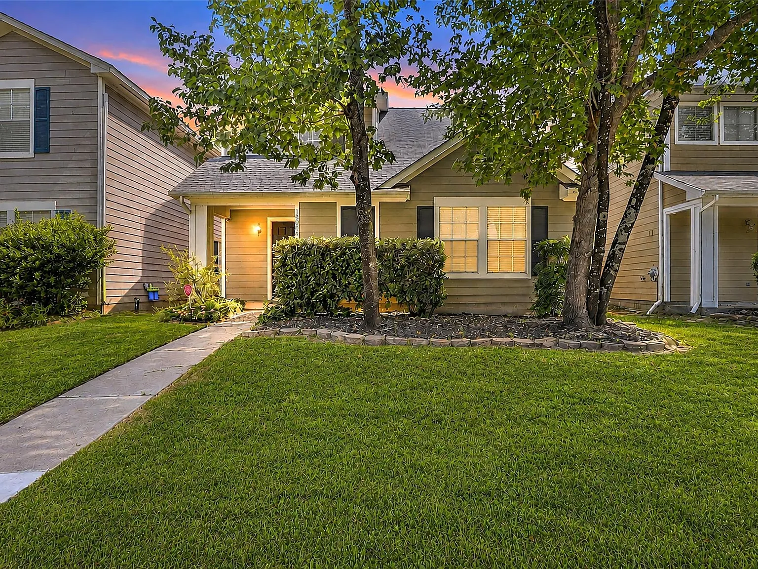 3 bed, 2.5 bath, 1544 sqft, $2,100 — Photo 4