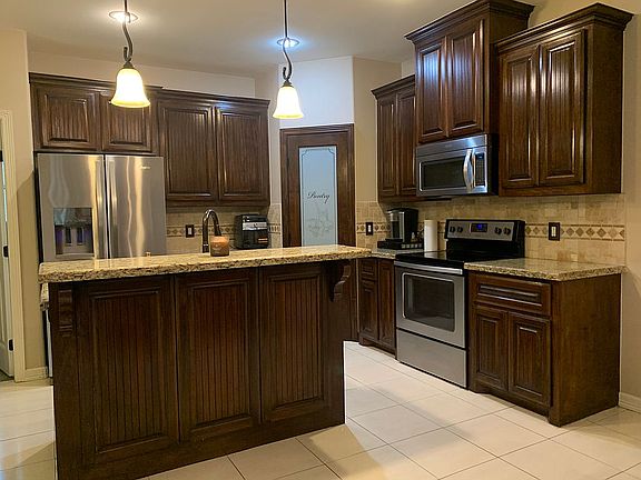 5th image of 1302 Pheasant Dr
