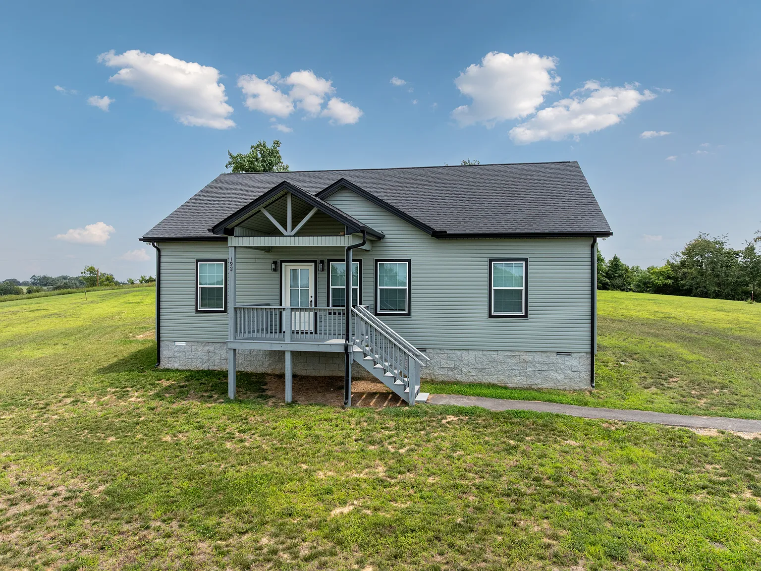 3 bed, 1452 sqft, $1,995 — Photo 1