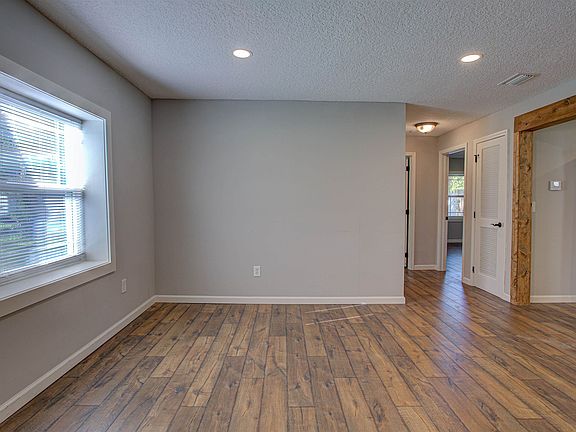 3rd image of 315 N Saint Clair St