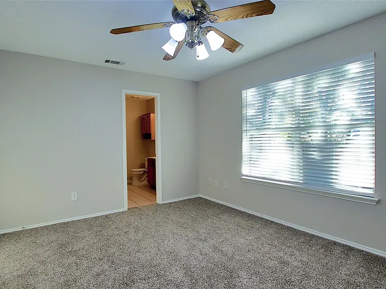 147 Southlake Dr — Photo 16