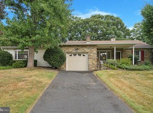 8030 Hammond Rd, Cheltenham, PA 19012