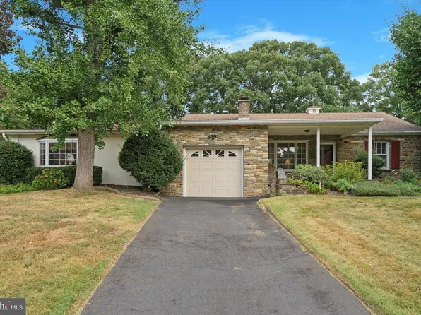 8030 Hammond Rd, Cheltenham, PA 19012