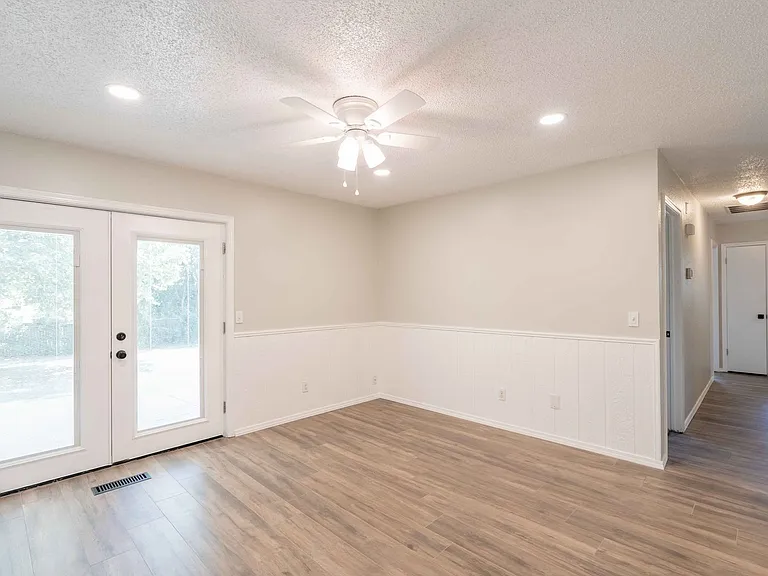 3321 S Ash Ave — Photo 13