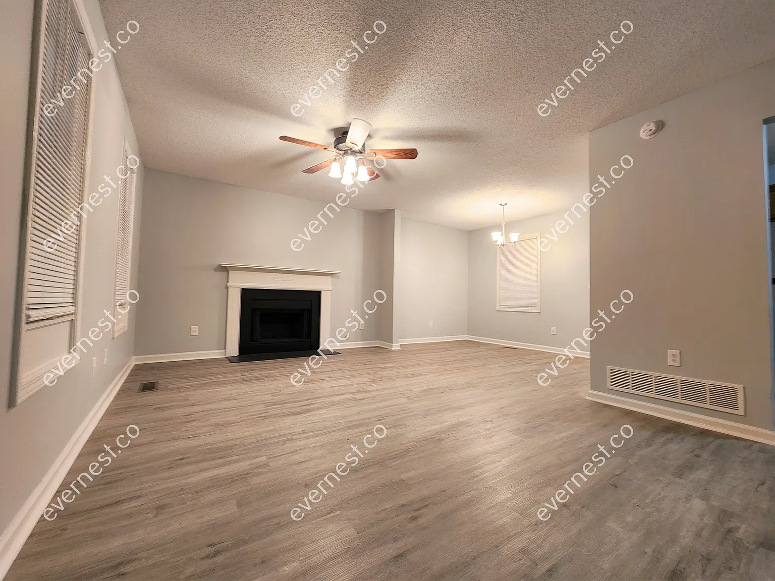 229 Hampton Dr — Photo 3