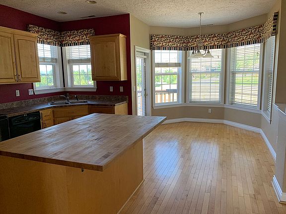 Eat-in Kitchen