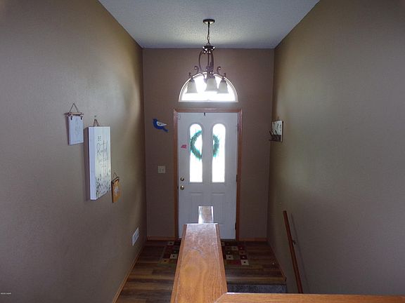 2nd image of 302 Oriole Dr