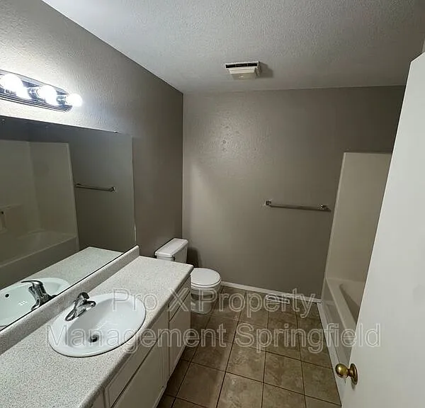 4131 S Glenn Ave #B — Photo 6