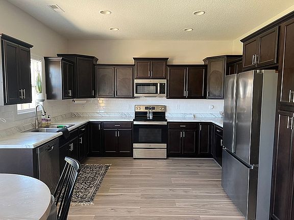 4th image of 122 Village Creek Dr