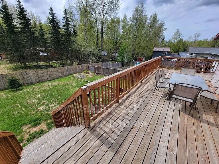 17024 Meadow Creek Dr — Photo 9