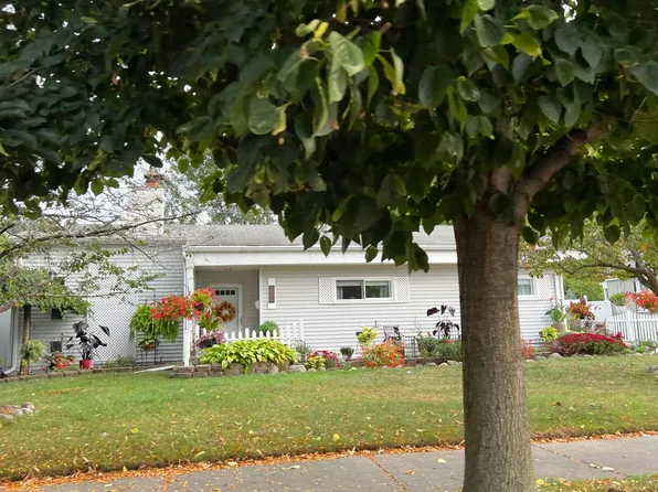 155 Bowers St, Clawson, MI 48017