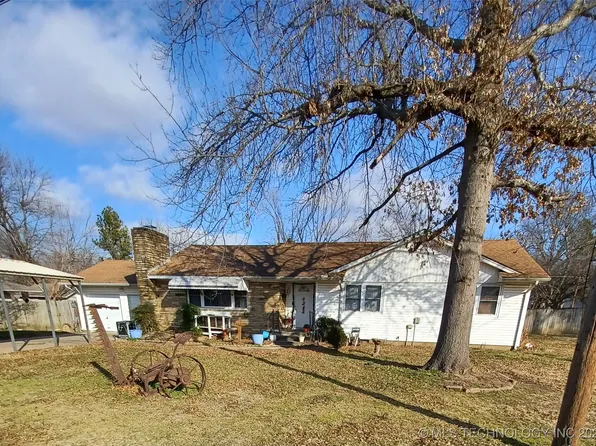 722 SW 4th St, Checotah, OK 74426