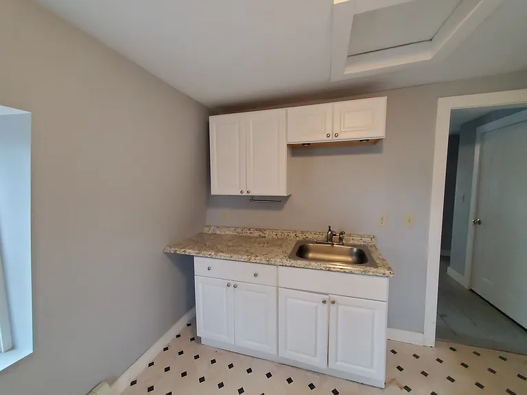 16 Princeton Rd — Photo 2