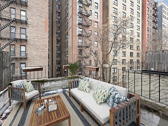 3rd image of 132 W 80th St APT 4R