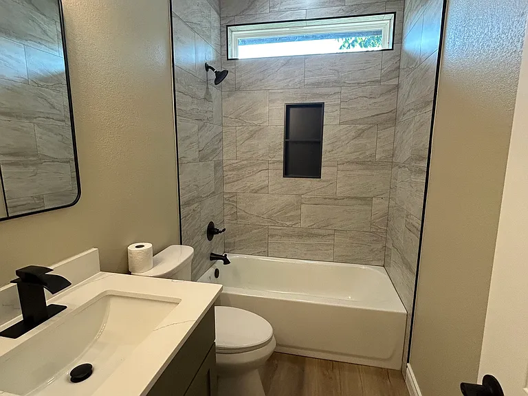 2206 E Avenue G — Photo 7