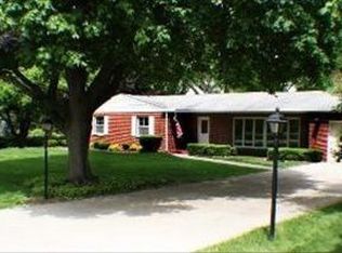 840 Country Club Rd, Crystal Lake, IL 60014