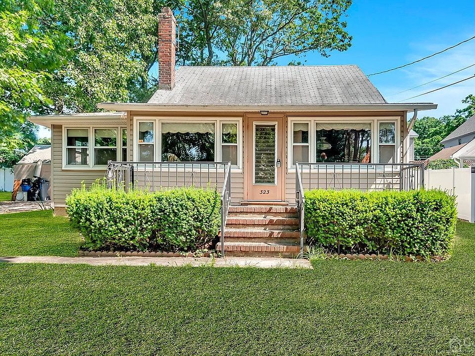 1st image of 323 Anthony Ave