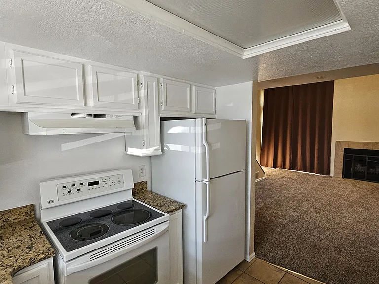17111 E Ford Dr — Photo 9