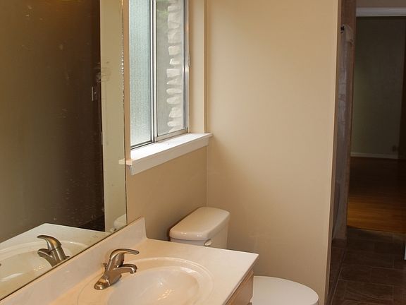 3rd image of 5941 Highland Hills Dr