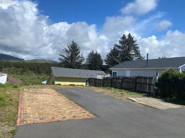 204 SE Surf Ave, Lincoln City, OR 97367