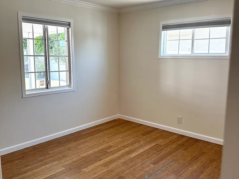 8022 Longridge Ave — Photo 3
