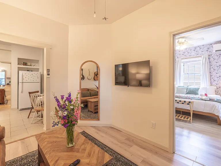 313 W Maple St #2 — Photo 16